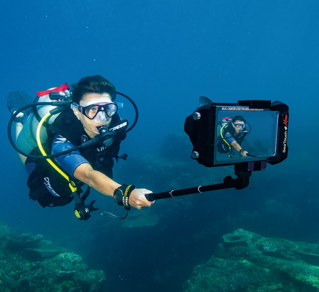 Divevolk SeaTouch 4 Max Underwater Housing Selfie stick