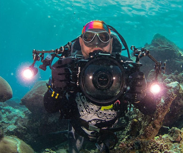 OrcaTorch D900V video diving light 2200 LumenRed and UV mode